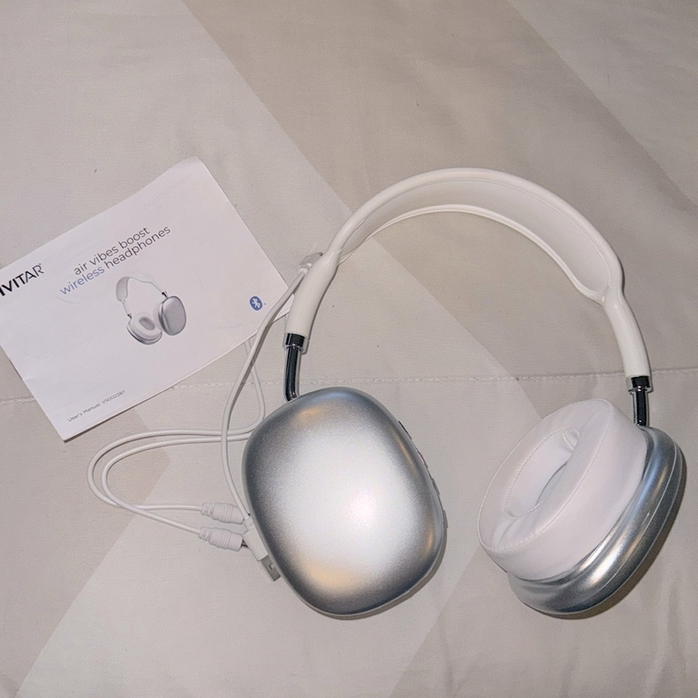 Air Vibes Boost Wireless Headphones in silver/white